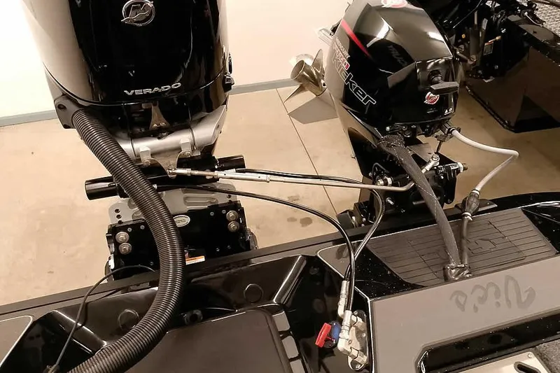 Slide: The Image of 2026 Ranger 622FS Pro boat engines, featuring Verado and Tracker motors. - 41