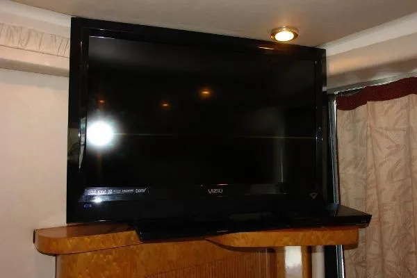 Slide: The Image of Sea Ray 400 Sedan Bridge 1997 - 5