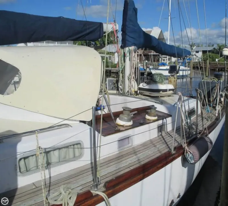 Slide: The Image of VHV Marine Durban 43 Ketch 1983 - 3