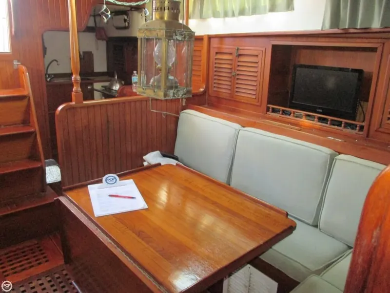 Slide: The Image of VHV Marine Durban 43 Ketch 1983 - 6