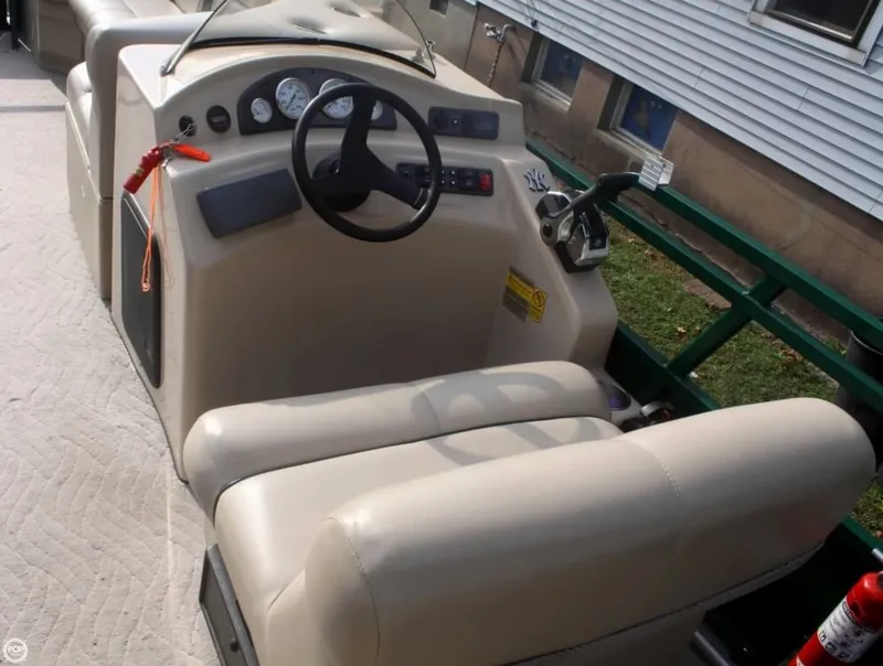 Slide: The Image of Bentley Pontoons 240 Cruise Encore SE 2012 - 4