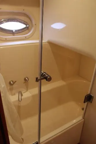 Slide: The Image of Meridian 580 Pilothouse 2007 - 10
