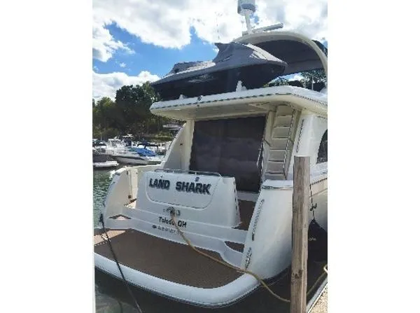 Slide: The Image of Meridian 580 Pilothouse 2007 - 2