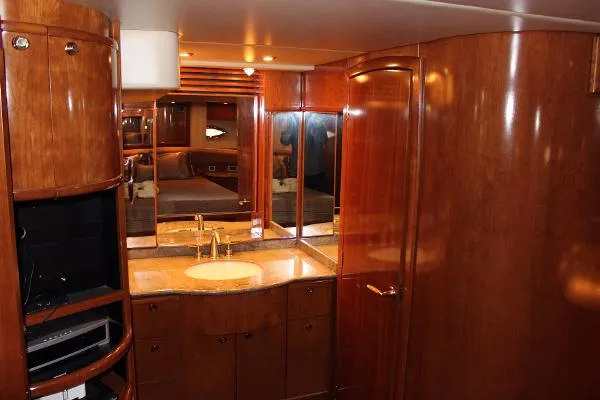 Slide: The Image of Meridian 580 Pilothouse 2007 - 8