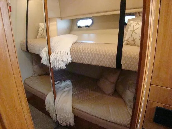 Slide: The Image of Bayliner 4788 Pilot House Motoryacht 1999 - 2