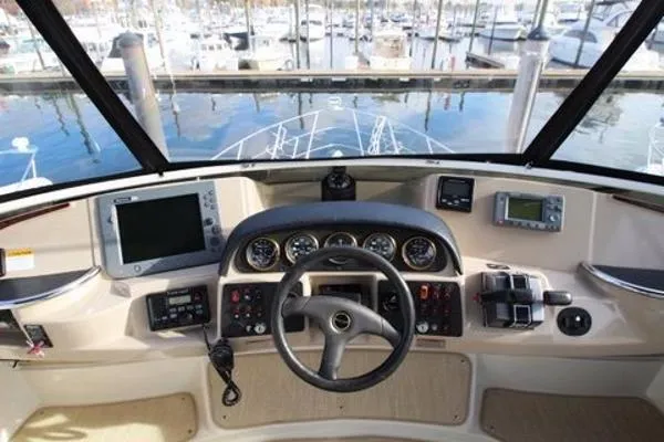 Slide: The Image of Carver Yachts 39 Motor Yacht 2004 - 5