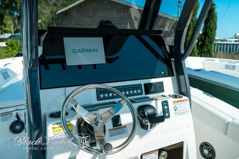 Slide: The Image of Sea Fox 248 Commander 2025 - 15