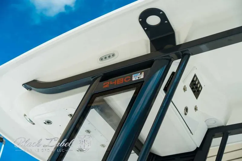 Slide: The Image of Sea Fox 248 Commander 2025 - 3