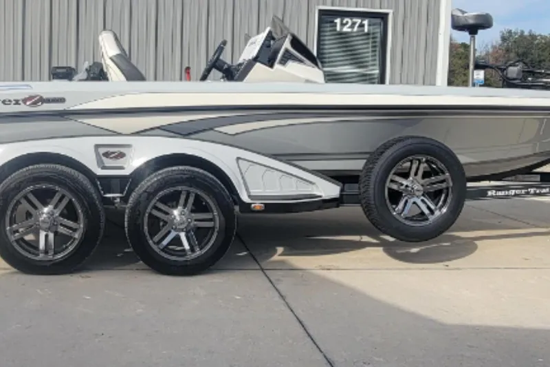 Slide: The Image of 2023 Ranger Z520R boat on trailer, parked outside building. - 7