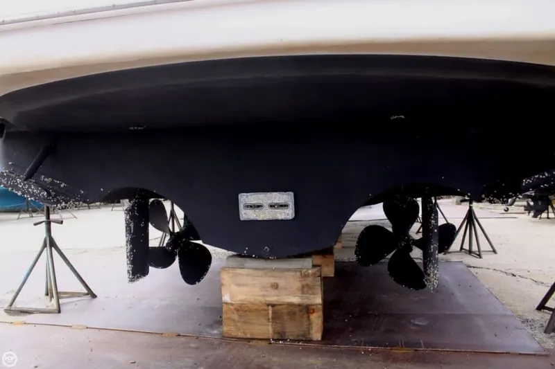 Slide: The Image of Carver Yachts 450 Voyager 2000 - 8