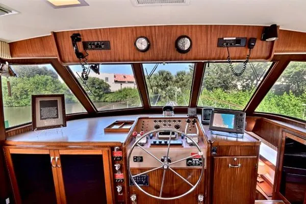 Slide: The Image of Hatteras Motor Yacht 1987 - 6