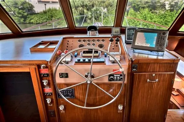 Slide: The Image of Hatteras Motor Yacht 1987 - 7