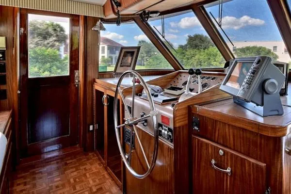 Slide: The Image of Hatteras Motor Yacht 1987 - 8