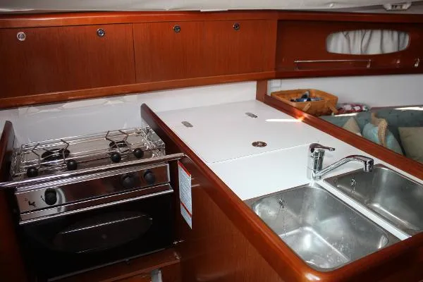Slide: The Image of Beneteau Oceanis 31 2012 - 10