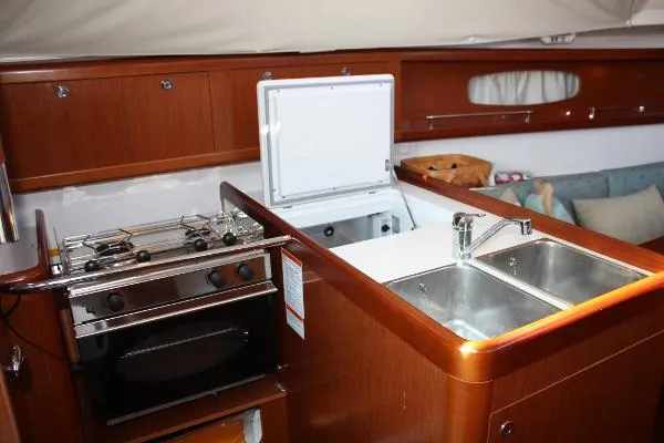 Slide: The Image of Beneteau Oceanis 31 2012 - 11