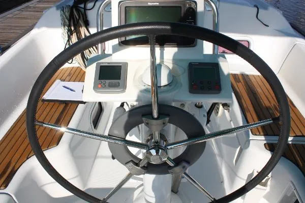 Slide: The Image of Beneteau Oceanis 31 2012 - 4