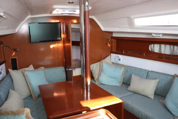 Slide: The Image of Beneteau Oceanis 31 2012 - 6