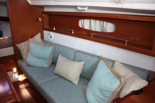 Slide: The Image of Beneteau Oceanis 31 2012 - 7
