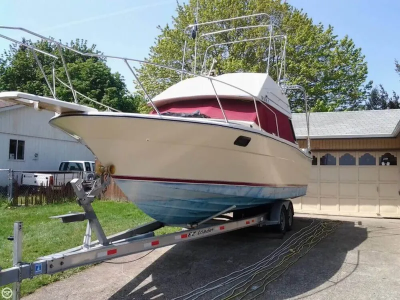 Slide: The Image of Bayliner 2850 Contessa Sedan Bridge 1982 - 1