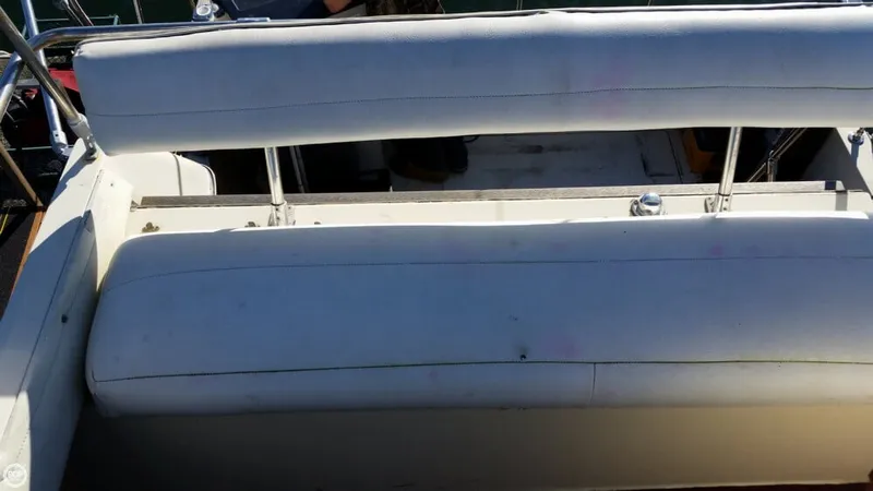 Slide: The Image of Bayliner 2850 Contessa Sedan Bridge 1982 - 3