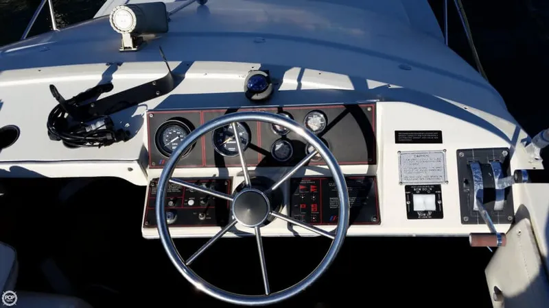 Slide: The Image of Bayliner 2850 Contessa Sedan Bridge 1982 - 7