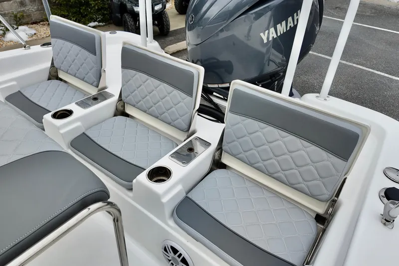 Slide: The Image of 2025 NauticStar 211 Hybrid boat seats with Yamaha engine, featuring gray quilted upholstery. - 8