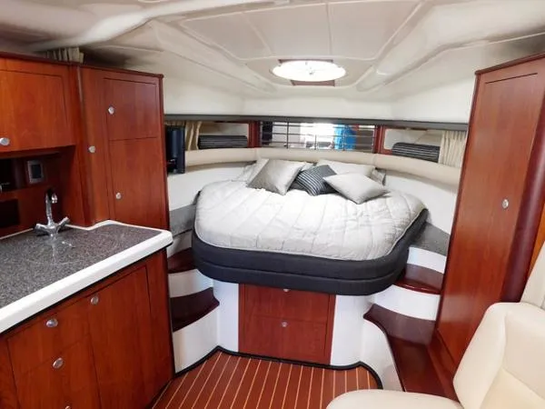 Slide: The Image of Monterey 330 Cruiser 2007 - 2