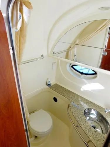 Slide: The Image of Monterey 330 Cruiser 2007 - 7