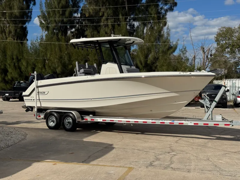 The Image of Boston Whaler 250 Outrage 2026 - 0
