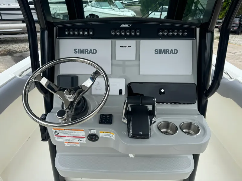 Slide: The Image of Boston Whaler 250 Outrage 2026 - 10