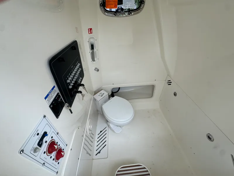 Slide: The Image of Boston Whaler 250 Outrage 2026 - 11