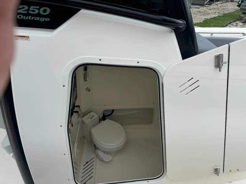 Slide: The Image of Boston Whaler 250 Outrage 2026 - 12