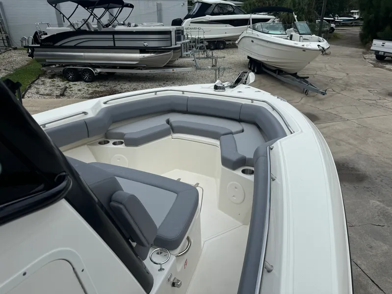 Slide: The Image of Boston Whaler 250 Outrage 2026 - 13