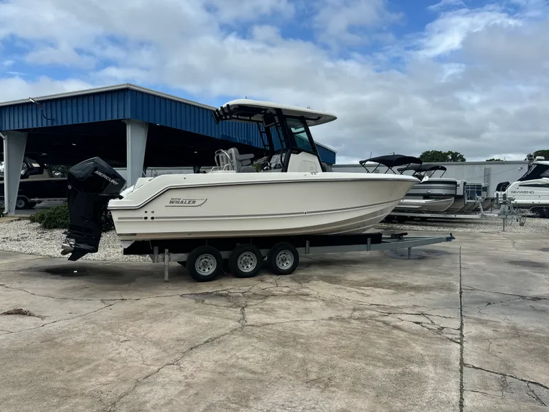 Slide: The Image of Boston Whaler 250 Outrage 2026 - 2