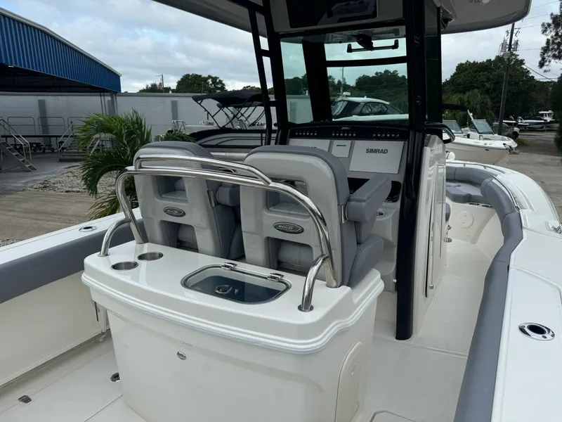 Slide: The Image of Boston Whaler 250 Outrage 2026 - 7