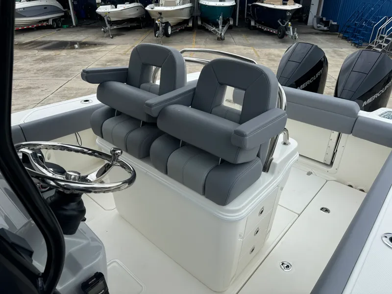 Slide: The Image of Boston Whaler 250 Outrage 2026 - 8