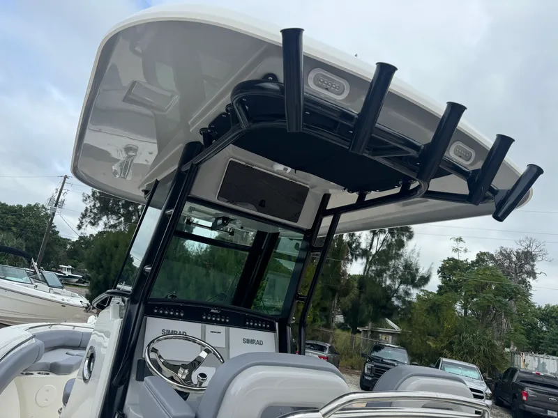 Slide: The Image of Boston Whaler 250 Outrage 2026 - 9