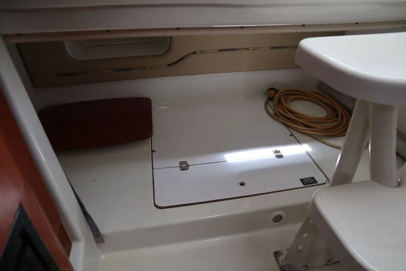 Slide: The Image of Interior of the 2007 Pro-Line 32 Express boat. - 15