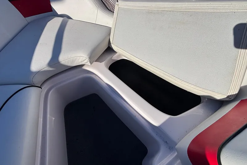 Slide: The Image of 2006 Nautique Ski Nautique 206 interior seating and storage compartments. - 23