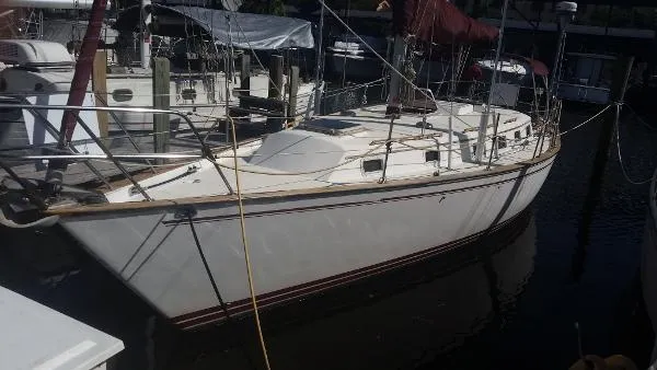 Slide: The Image of Endeavour 35 Sloop 1983 - 0
