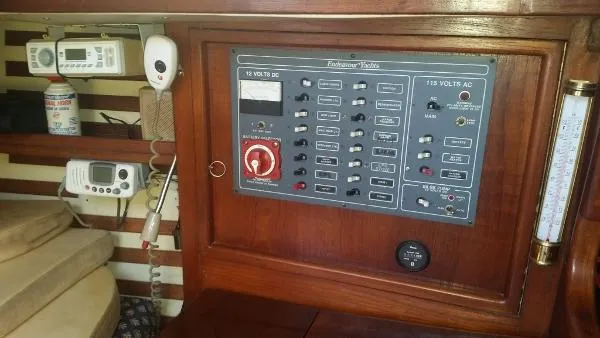 Slide: The Image of Endeavour 35 Sloop 1983 - 11