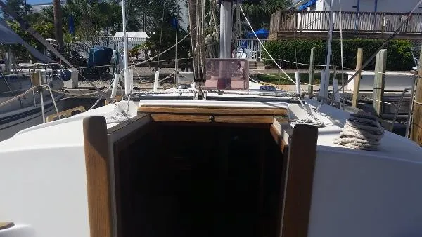 Slide: The Image of Endeavour 35 Sloop 1983 - 2