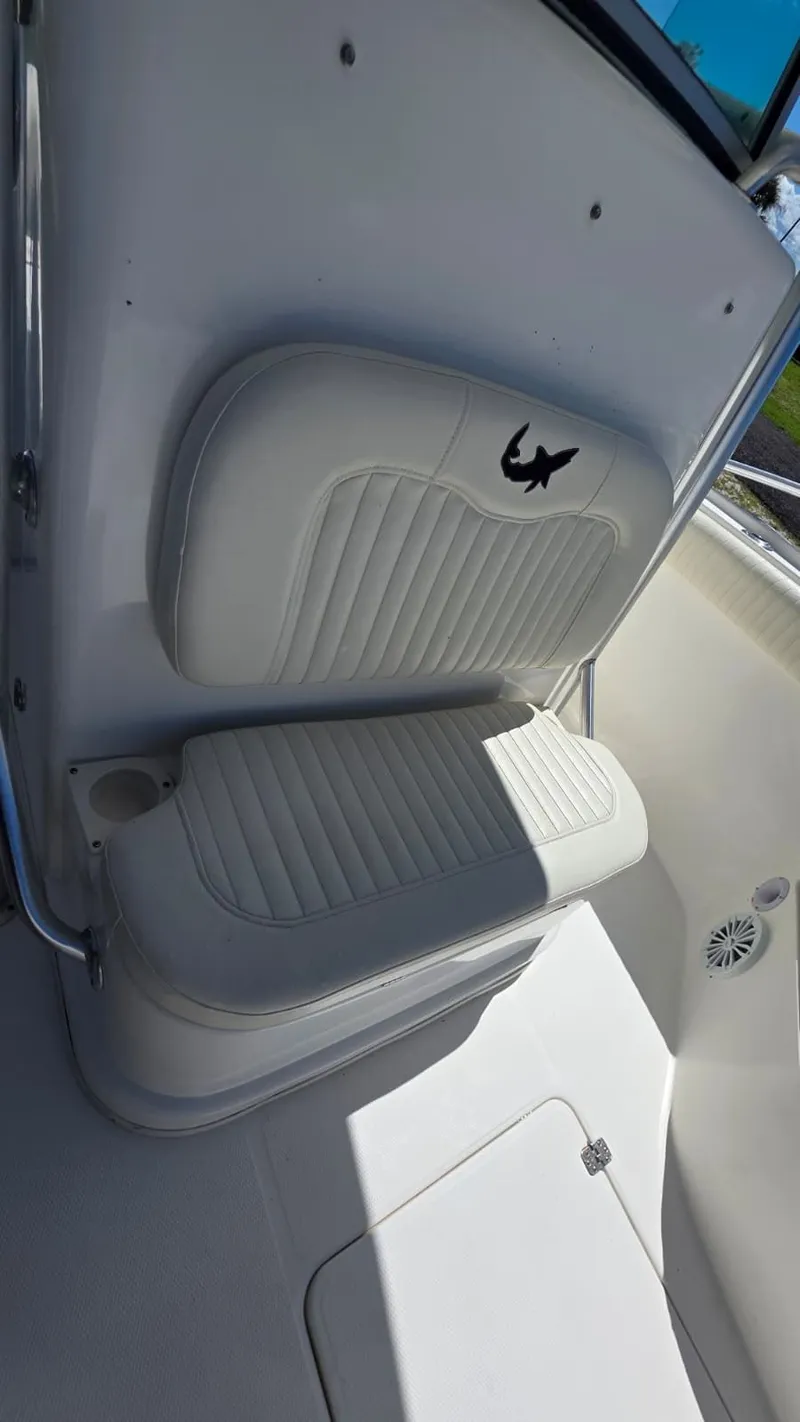 Slide: The Image of Mako 284 Center Console seat, 2020 model, white upholstery. - 15
