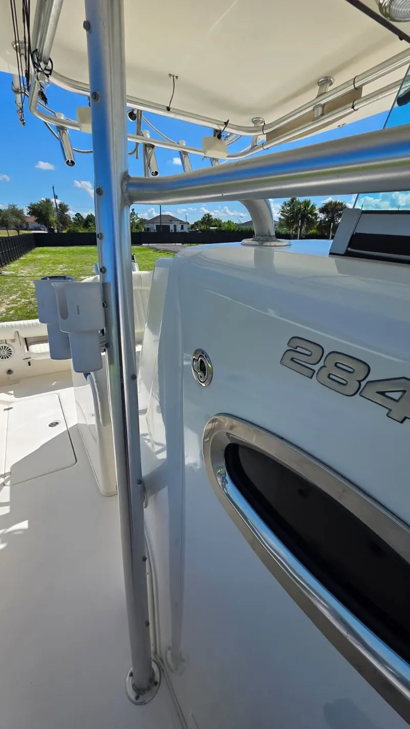 Slide: The Image of Mako 284 Center Console boat, 2020 model, close-up view. - 25