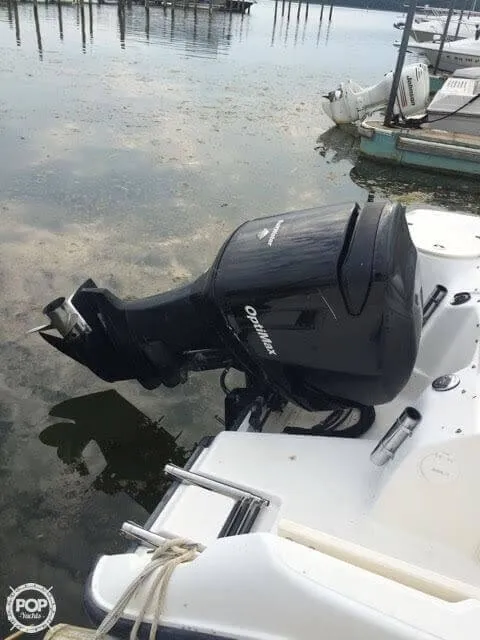 Slide: The Image of Boston Whaler Ventura 210 2002 - 5