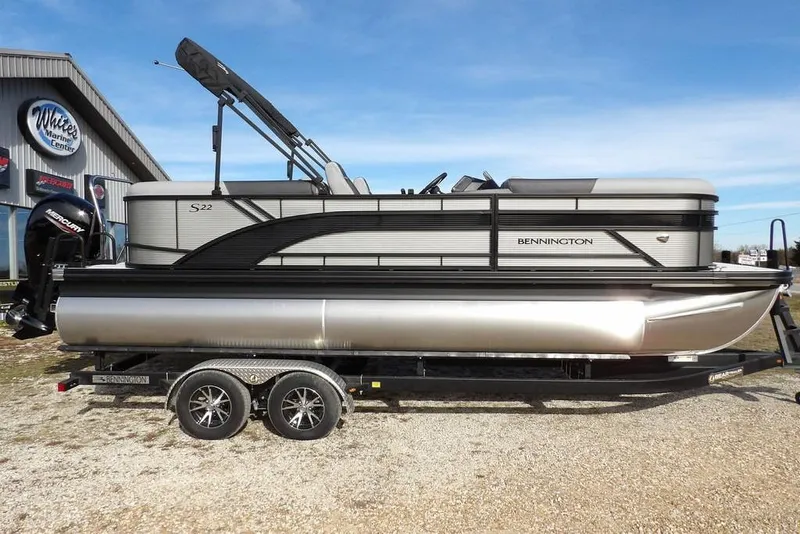 The Image of 2026 Bennington S 22 SSR pontoon boat on trailer at White's Marine Center. - 1