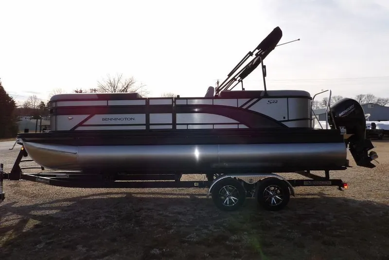 Slide: The Image of 2026 Bennington S 22 SSR pontoon boat on trailer, side view. - 5