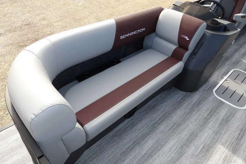Slide: The Image of 2026 Bennington S 22 SSR pontoon boat corner with sleek design and comfortable seating. - 10