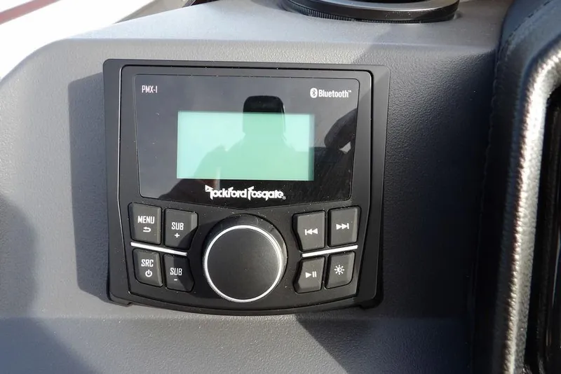 Slide: The Image of Rockford Fosgate PMX-1 audio system in 2026 Bennington S 22 SSR boat. - 25