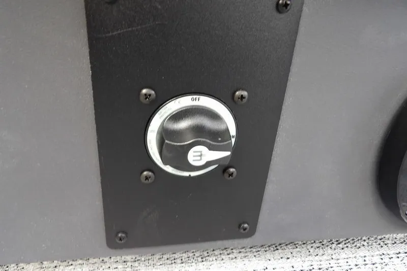 Slide: The Image of Control knob on 2026 Bennington S 22 SSR boat dashboard. - 32